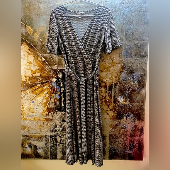 ❌SOLD❌Brand new H & M dress! In a black and white geometric print! Never worn. - Picture 3 of 7